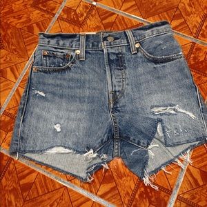 Levi’s wedgie fit shorts SIZE 24